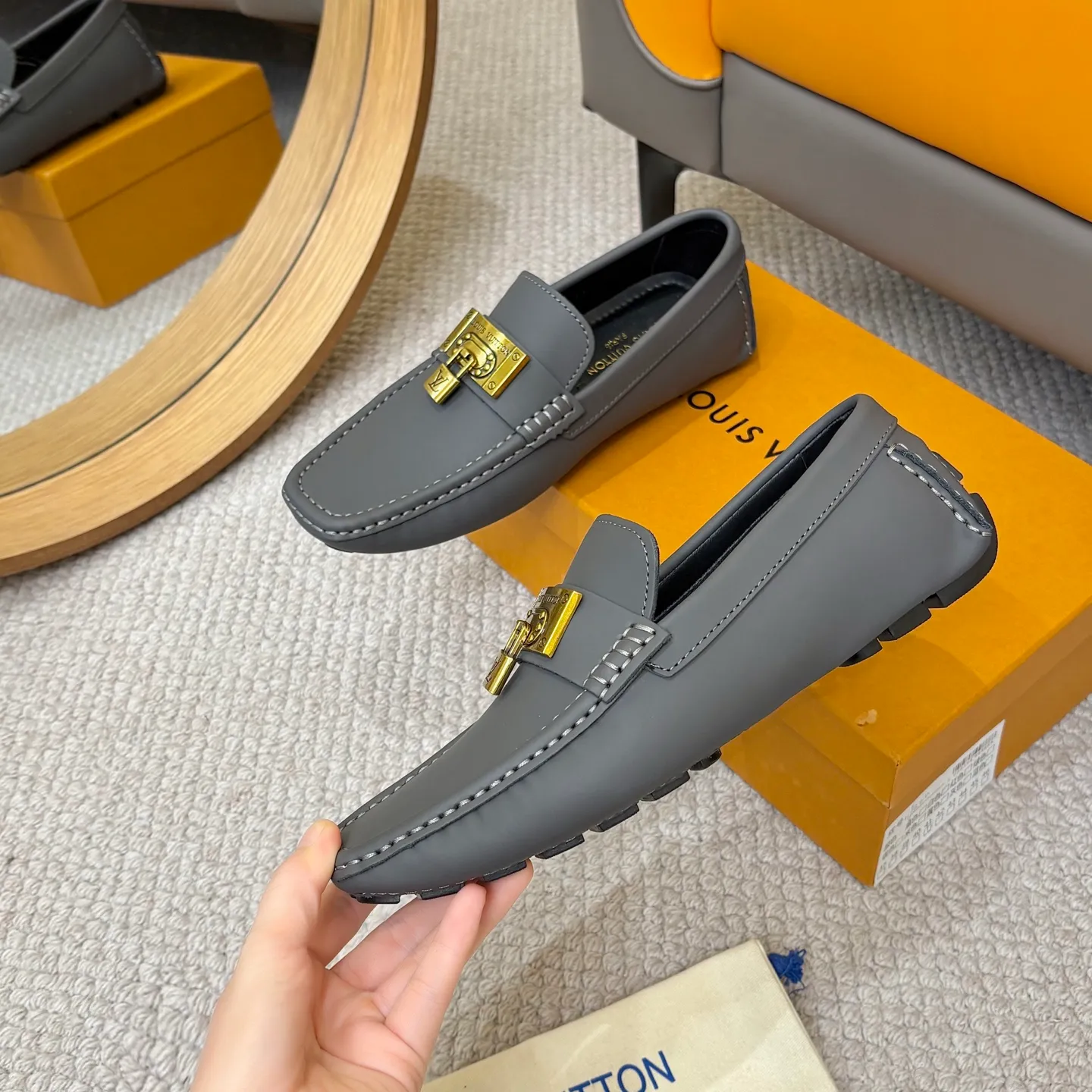 Men's men's shoes 💰420 (Yangli) LV 2⃣️0⃣️2⃣️5️⃣Spring and summer counter GLORIA series models ✈️Original factory special leather production, original last type. A classic driving slip-on casual shoe that shows an elegant style with exquisite craftsmanship details such as Monogram embossing all over the upper🌀Italian imported calfskin fabric Sheepskin foot pads➕Inside～Private mold replica sole Unique style Comfortable driving slip-on Size: 4-12 (38-46) Comes with [Counter packaging: original box, wrapping paper, card, instruction manual, shoehorn, cloth bag] No pressure to enter and leave the counter!